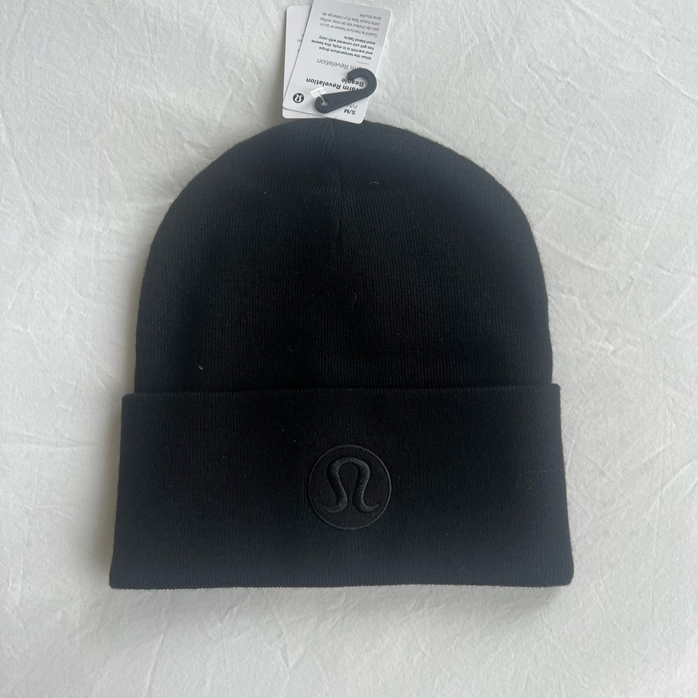 Lululemon black beanie
